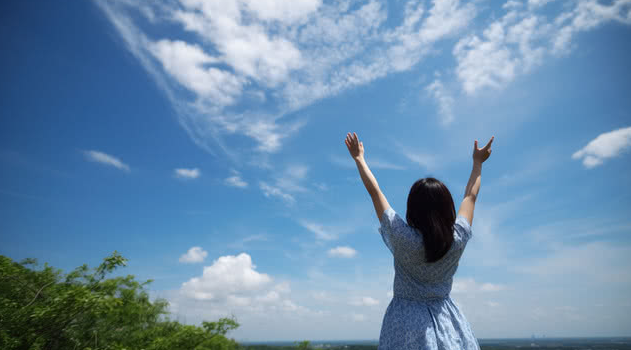  “Niềm tin mạnh mẽ là đôi cánh giúp ta bay cao như trong giấc mơ thấy mình bay lên trời.”
