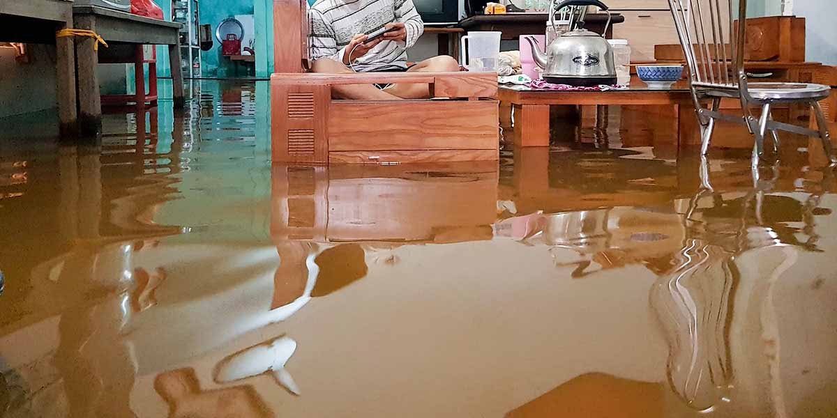 Mơ thấy nhà bị ngập nước đục, bẩn