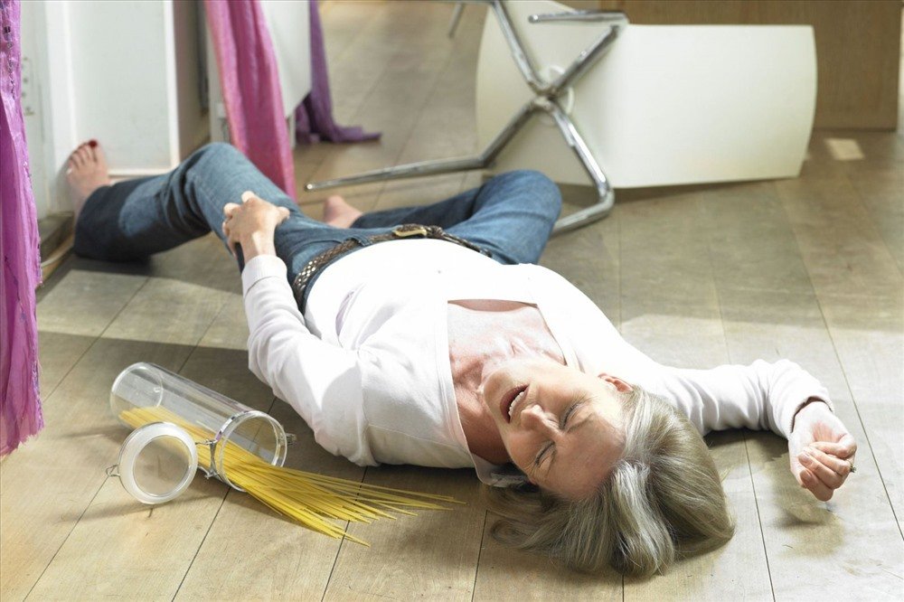 Mơ thấy trượt ngã mang ý nghĩa về tình cảm và gia đình