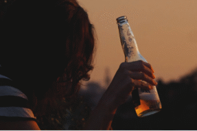 Mơ Thấy Uống Rượu – Giải Mã Điềm Báo Và Con Số Liên Quan Trong Xổ Số