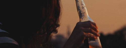 Mơ Thấy Uống Rượu – Giải Mã Điềm Báo Và Con Số Liên Quan Trong Xổ Số