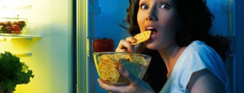 Mơ Thấy Ăn Khuya Và Những Thông Điệp Đặc Biệt Từ Tiềm Thức