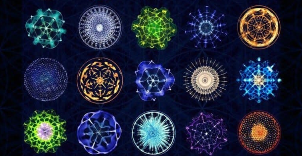 Ánh sáng xanh huyền bí kết hợp yếu tố tâm linh và vận may.